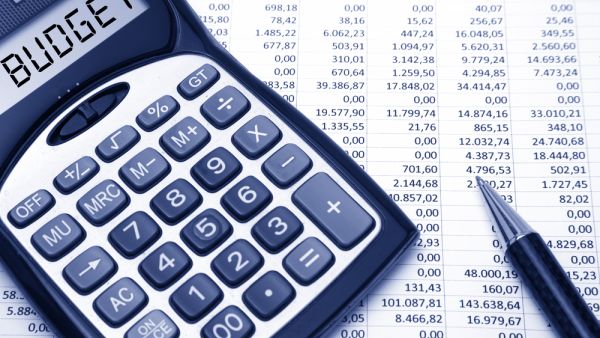 مشاريع الموازنات العامة التي تُعدّها الحكومات لسنة 2019، قد تحوّلت إلى أداة تستخدمها السلطات لسد عجوزاتها المالية من جيب المواطن