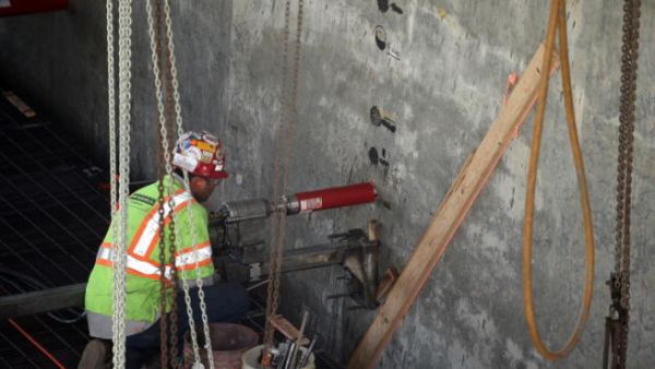 يعتقد أن نحو خمسة ملايين هندي يعملون في دول الخليج ليشكلوا أكبر تجمع وسط عمالة أجنبية تزيد على 20 مليون نسمة