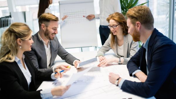 الإجتماعات القصيرة هي أكثر فعالية ونجاحاً من الإجتماعات الطويلة