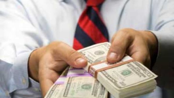 التوترات السياسية التي تشهدها منطقة الشرق الأوسط رفعت معدل تقييم المخاطر للكثير من دول المنطقة، وجعلتها مصنفة ضمن المناطق عالية المخاطر في سوق التأمين العالمية، بعد أن كانت غير مصنفة، وأدى ذلك إلى عزوف شركات التأمين العالمية عن تأمين الاستثمارات في تلك الدول