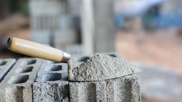 ركود البناء يهبط بمبيعات الإسمنت في المغرب
