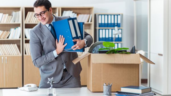 ملثما تتغير الظروف الشخصية للناس بتقدمهم بالسن تتغير الشركات و المهن و الوظائف؛ لكن البشر بطبعهم ميالون إلى مقاومة التغير بشدة