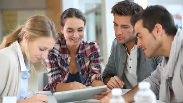 الدقة فى الاختيار من أساسيات العمل، نظراً إلى أن بناء فريق العمل يشبه بناء صرح يقوم بعضه على بعض، ويلزم تآزر أفراده في كيان واحد، ومن هنا تنبع أهمية دقة اختيار أعضاء الفريق