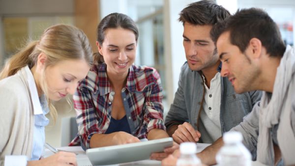 الدقة فى الاختيار من أساسيات العمل، نظراً إلى أن بناء فريق العمل يشبه بناء صرح يقوم بعضه على بعض، ويلزم تآزر أفراده في كيان واحد، ومن هنا تنبع أهمية دقة اختيار أعضاء الفريق