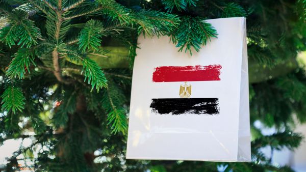 الكريسماس والدولار يشعلان أسعار الملابس والأحذية في مصر 
