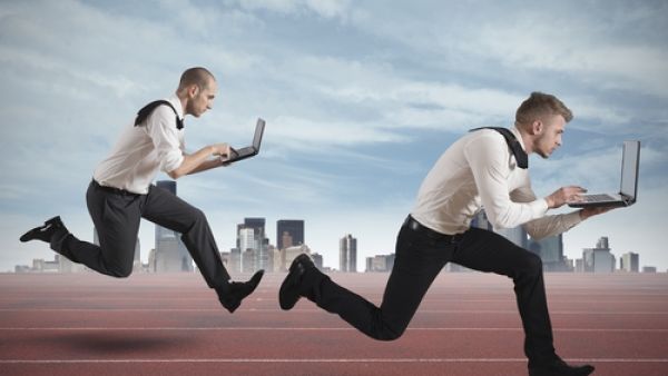 اعمل وكأنك لا تحتاج إلى المال. حبّ الآخرين وكأنك لم تتعرّض إلى الأذى في حياتك أبداً. ارقص وكأن لا أحد يراقبك