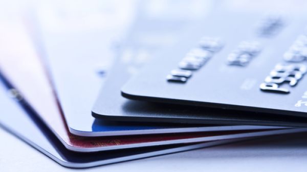 63% of credit cardholders in the country are “in the dark” about the interest rates their banks are charging. (File photo)