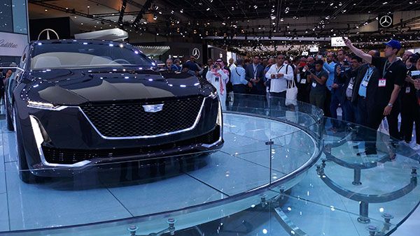 إطلاقات عالمية جديدة في أول أيام «دبي الدولي للسيارات» 