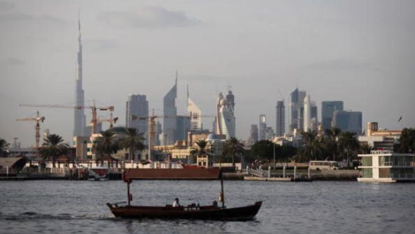 اعتبر جرين أن استثمار “موانئ دبي” في ميناء “لندن جيتواي”، يعد مثالاً على ما تشكله الخبرة والاستثمارات الإماراتية من أهمية، لاسيما أنه يوفر أحد أحدث الموانئ في لندن للقرن الحادي والعشرين