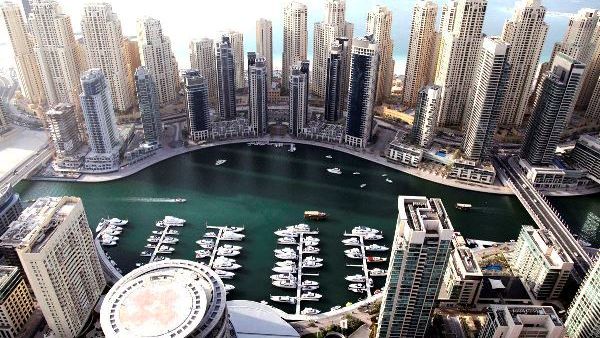 لم تعد الإمارات تقتصر على كونها مكاناً يسعى فيه المغتربون إلى بناء حياتهم المهنية على المدى القصير فحسب، بل إنهم يختارون الاستقرار فيها على المدى البعيد.