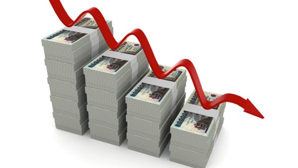 البنك المركزي عرض أمس 40 مليون دولار للبيع وباع 38.4 مليون دولار، حيث بلغ أقل سعر مقبول 7.4301 جنيه، مقارنة بـ7.3901 يوم الخميس الماضي