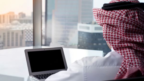 المرحلة الأولى من قرار التوطين المقرر بدء تنفيذها اليوم، تستهدف توطين 30 ألف وظيفة، لشغها بشباب سعوديين من الجنسين بدلا من الأجانب