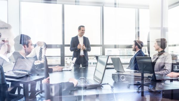 تتضمن القدرة على التخطيط الاستراتيجي كفاءات عدة، وهي أكثر من مجرد اتخاذ قرارات حول الأسواق والعملاء والأصول ونحوها