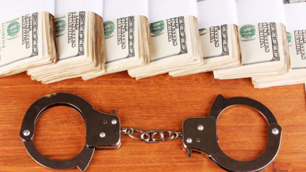 تسعى الجزائر عضو منظمة أوبك لخفض فاتورة الواردات التي بلغت 58 مليار دولار في عام 2014 وهو تقريبا نفس مستوى ايرادات صادرات الطاقة في البلاد