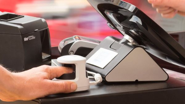 الهدف من هذه التقنية الجديدة جعل عملية الدفع أكثر سهولة وسلاسة، لكن خبراء الحماية الإلكترونية لازالوا يحذرون من نقاط الضعف فيها