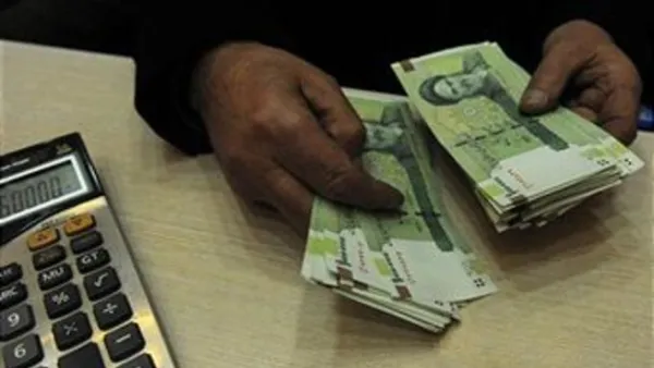 أدى فشل ايران في تحقيق الاستفادة الكاملة من النظام المالي العالمي بعد عام من توقيع اتفاقها النووي مع القوى العالمية الكبرى إلى تزايد حدة الخلافات السياسية داخليا