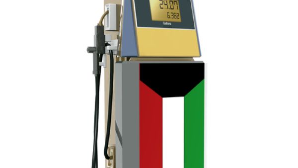 تحرير سعر البنزين يمثل الحل العملي أمام الكويت 