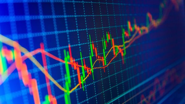 في الأسواق الأوروبية، ارتفع “ستوكس يوروب 600″ بنسبة 0.7% أو بمقدار 2.4 نقطة إلى 341.9 نقطة، وحقق المؤشر القياسي مكاسب أسبوعية بنسبة 0.5%