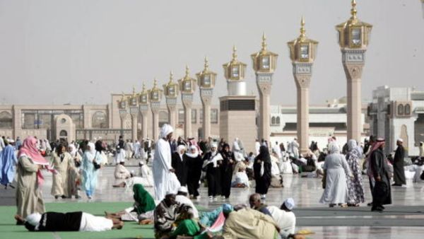 تخضع عمليات بيع الريال بسوق الصرافة المصرية، لرقابة صارمة خلال موسم الحج لهذا العام، مشيراً إلى أن بيعه يتم عندما يأتي المتعامل بتأشيرة سفر للسعودية، أو ما يثبت أنه متوجه لأداء فريضة الحج حتى لا يستغل تجار السوق السوداء الموسم في الترويج للسوق الموازية