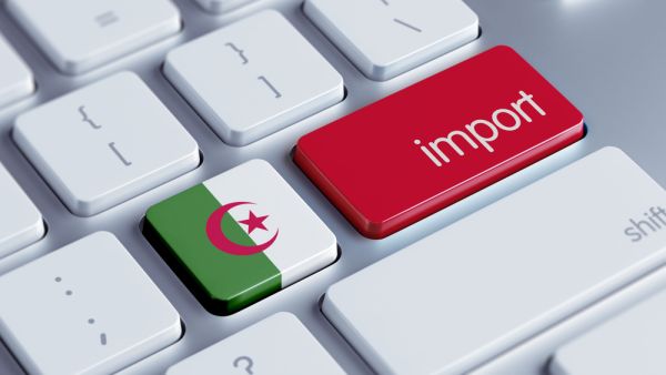 الجزائر ترفع الحظر عن بعض الواردات وتفرض رسوماً جمركية 