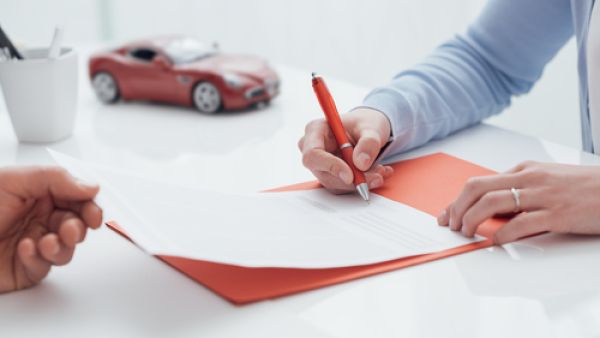 تبلغ تكلفة التغطية الكاملة لواحدة من سيارات الدفع الرباعي المفضلة في دولة الإمارات، وهي سيارة مرسيدس بنز G63 أي إم جي بالمتوسط 10.200 درهم بما في ذلك تكلفة الإصلاحات الإضافية