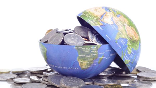 شهدت الاقتصادات الرئيسية في العالم نموا للمرة الأولى منذ الأزمة المالية، ولكن التوسع يعتبر فاترا وهشا