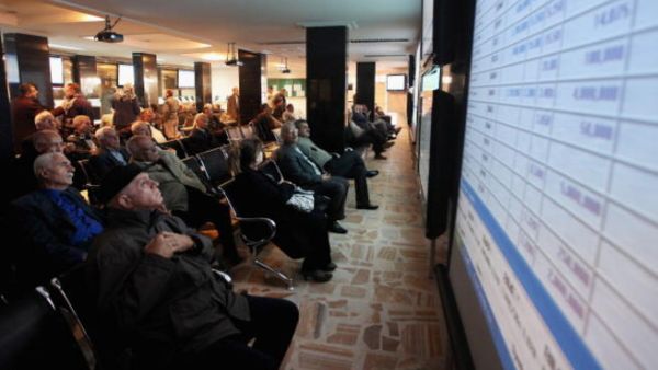 بلغ الاستثمار الأجنبي في سوق العراق للأوراق المالية 949 بليون دينار (700 مليون دولار) لهذه السنة، في مقابل 6.4 بليون في الربع الأول من العام الماضي
