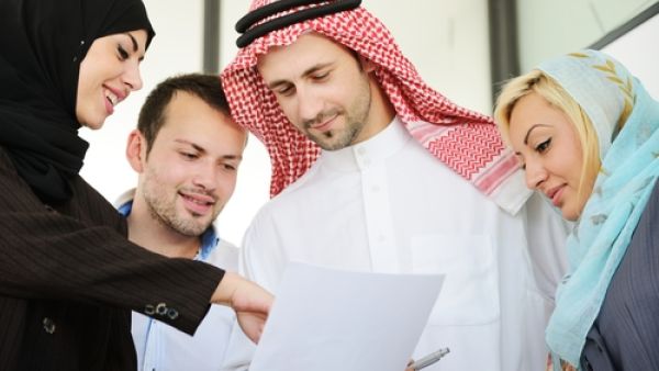 الشباب الإماراتي ممن لديهم أعمال خاصة بهم تبلغ نحو 1%، موزعين بين 72% من الرجال، و28% من الإناث