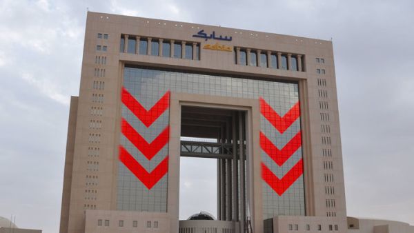 سهم "سابك" وبمعاونة "الراجحي" أخرجا السوق السعودية من الأسواق الرابحة، فبعدما كانت السوق رابحة بنحو 30 في المائة عند أعلى مستوياتها فوق 11 ألف نقطة، تعود حاليا لتسجيل خسارة منذ مطلع العام بلغت 1.46 في المائة.