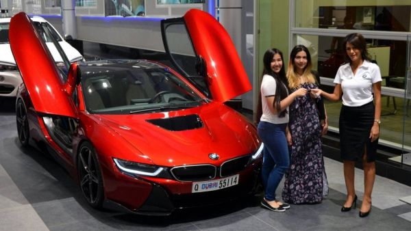 تتميز هذه النسخة الحصرية لوكيل الإمارات بحصولها على لون Lava Red الأحمر, بالإضافة الى رزمة AC Schnitzer والتي تشمل جنوط رياضية كبيرة