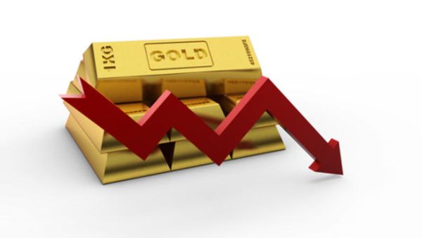 تحسن الاقتصاد الأمريكي أدى إلى تكهنات متزايدة بارتفاع سعر الفائدة خلال الأشهر إن لم يكن الأسابيع المقبلة وهذا يعزز قوة الدولار  ويضعف من الطلب على الذهب