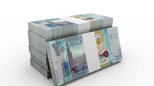 راهن أصحاب المحلات على انتعاشة كبيرة وملموسة في المبيعات خلال الفترة الحالية، خاصة في ظل اعتدال الأجواء في الكويت