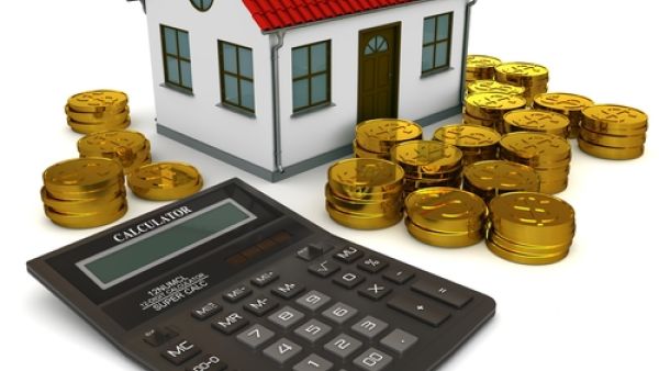 ة عروض عقاريين بدت مغرية وبأسعار خيالية لم يتوقع المواطن الحصول عليها في يوم من الأيام، بحيث يتملك منزلا في منطقة الرياض بسعر لا يتجاوز الـ500 ألف ريال