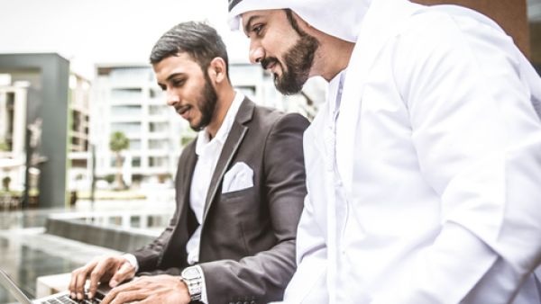دبي ستلغي استخدام الورق في المعاملات الحكومية بحلول 2021