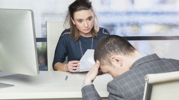 يوجد أنواع مختلفة من الأشخاص الذين يصعب التعامل معهم، فمنهم من يهملك بإستمرار كلما أردت التحدث إليهم أو منهم من هم شديدوا التذمر ومنهم من يمكن دعوتهم بـ"مدمني النميمة" وهناك المتكبرون بشدة بالإضافة