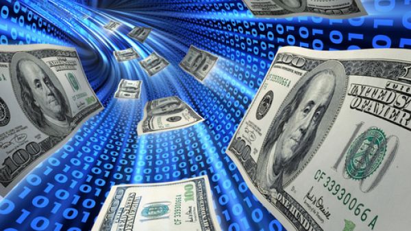 التحويلات التي يقوم بها كل من الرجال والنساء يكون المستلم في المقام الأول من النساء (نحو ثلثي مستقبلي الحوالات هن من النساء)، الأمر الذي يعزز أهمية المرأة باعتبارها العنصر الرئيس في التدبير وإدارة شؤون المنزل المالية