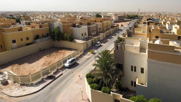 انخفضت مبيعات العقارات خلال نفس الفترة من عام 2015 إلى 153.4 ألف عقار مبيعا، أي بنسبة انخفاض بلغت 14.7 في المائة