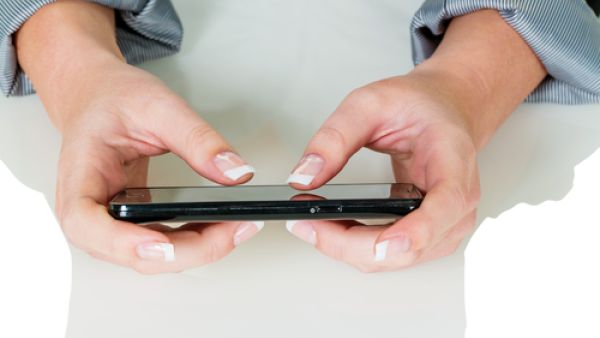 القرار لا يعني إلغاء كامل للرسوم الإضافية للتجوال بالنسبة للمستهلكين حيث سيسمح لمقدمي خدمات التجوال وضع بعض القيود إذا كان المستخدم يجري مكالمات هاتفية أو يرسل رسائل نصية أو يتصفح الإنترنت بصورة متكررة عبر التجوال 