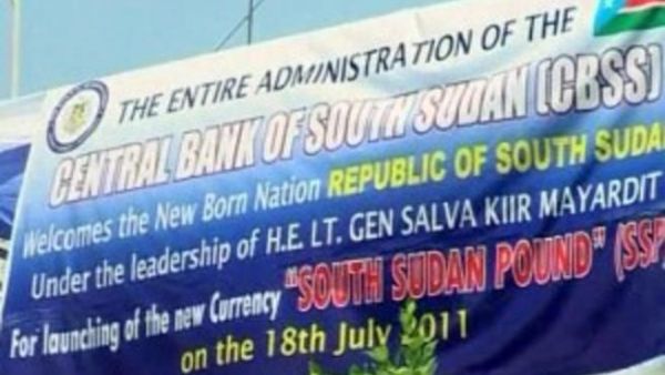 أشار البنك المركزي لجنوب السودان إلى أن سعر صرف للجنيه قدره 4.5 مقابل الدولار إنخفاضا من 2.92 جنيه قبل الخفض