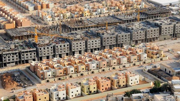 السوق العقارية تمر بحالة ركود وبدرجة كبيرة، وقد يعقب هذا الركود الحاصل مرحلة تصحيح في أسعار العقار في بعض المناطق التي لم يعد مبرر فيها الارتفاع