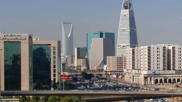 بلغ عدد سكان مدينة الرياض العام الماضي 5.7 ملايين نسمة، فيما يبلغ عدد الوحدات السكنية حالياً فيها 960 ألف وحدة ، بحسب إحصائيات سابقة للهيئة