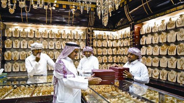 انخفاض سعر الأونصة يتفاوت بين 1100 ريال إلى 1150 ريالا