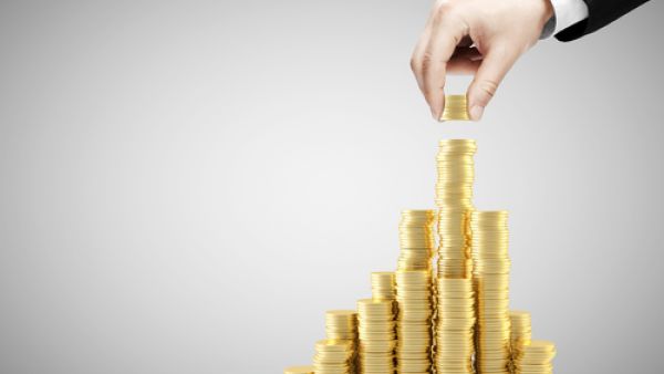تخلص من النفقات المتكررة التي لا تبدو أساسية، مثل الانضمام إلى النادي الرياضي الذي لا تستخدمه أبداً، أو خط هاتف جوال إضافي، أو قنوات التلفاز التي لا تشاهدها