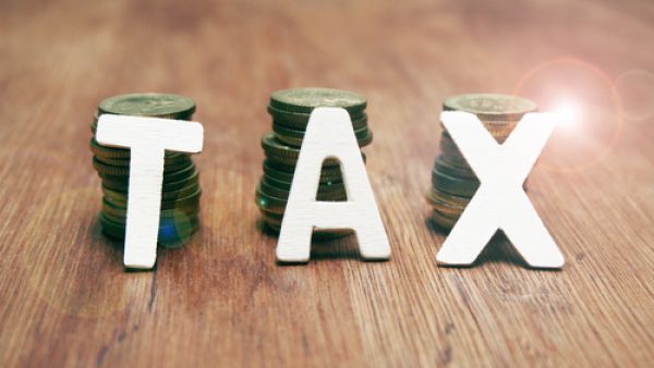 الإمارات تفرض ضريبة على الشركات 