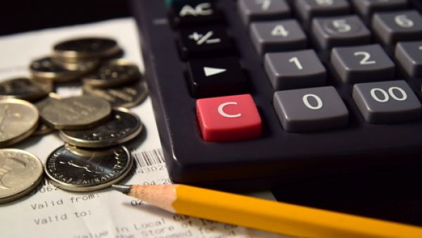 النسب الضريبية المترتبة على المواد والخدمات المشمولة ضمن قانون ضريبة القيمة المضافة لم تحدد حتى الآن