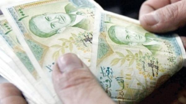 في الأشهر الماضية وجدت سورية صعوبة في شراء المواد الغذائية من خلال المناقصات الحكومية للأرز والسكر الأبيض والدقيق والقمح، لكنها أبرمت في الآونة الأخيرة عدة صفقات عبر وسطاء خارج نظام المناقصات