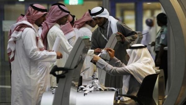 المصارف المحلية بدأت في مراسلة عملائها من السعوديين عبر رسائل (SMS) لطلب تحديث البيانات