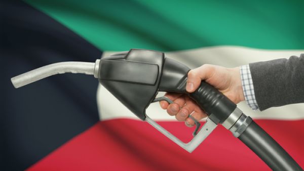 قرر مجلس الوزراء الكويتي أمس رفع أسعار البنزين 80 في المائة