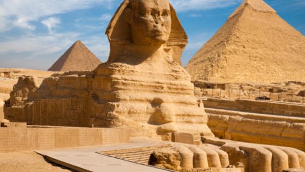 المطار استقبل 6707 سياح أجانب قادمين من مختلف دول العالم بينما وصل 3169 سائحاً عربياً من الخليج ودول المغرب العربي