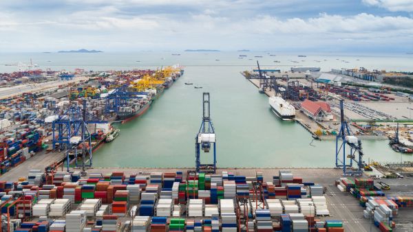 العجز التجاري للمغرب يرتفع إلى نحو 12.5 مليار دولار بنهاية يوليو